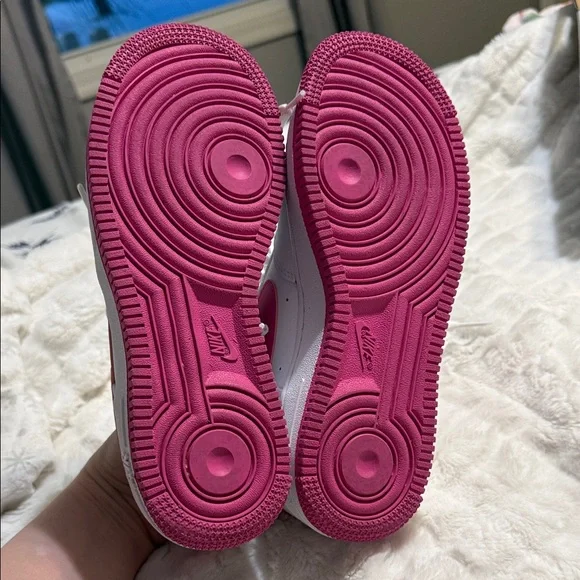 Nike White and Pink Athletic Shoes - Picture 5 of 6